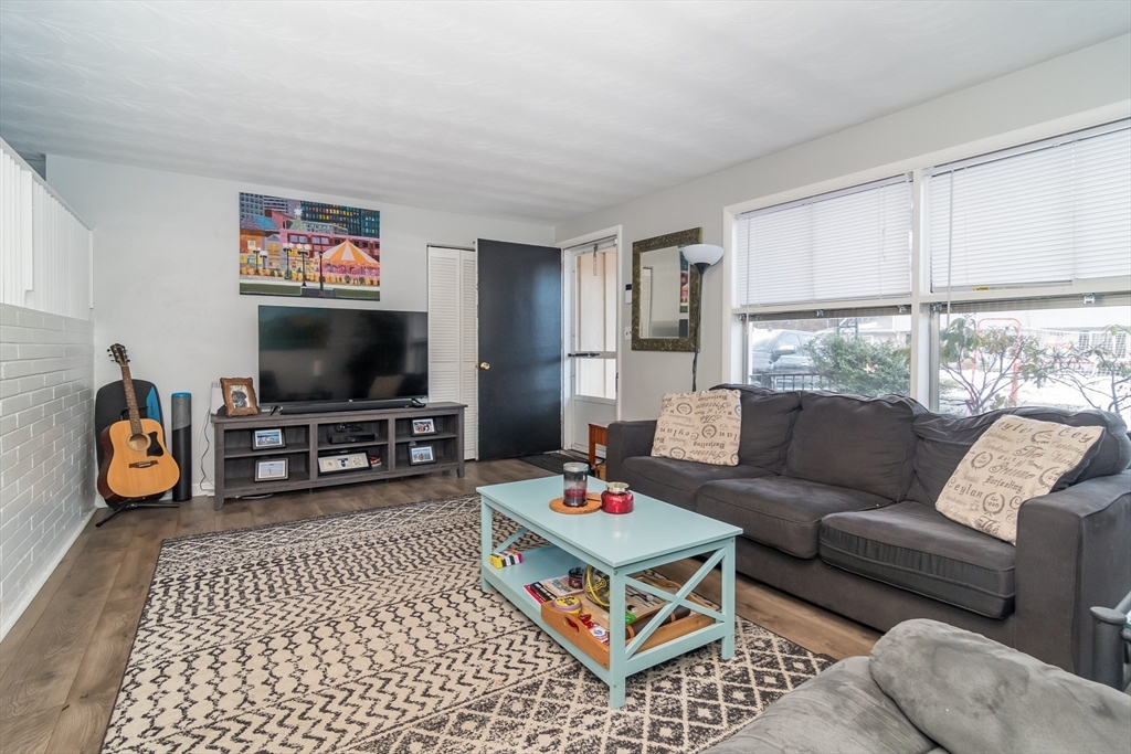 17 Francine Rd, Saxonville