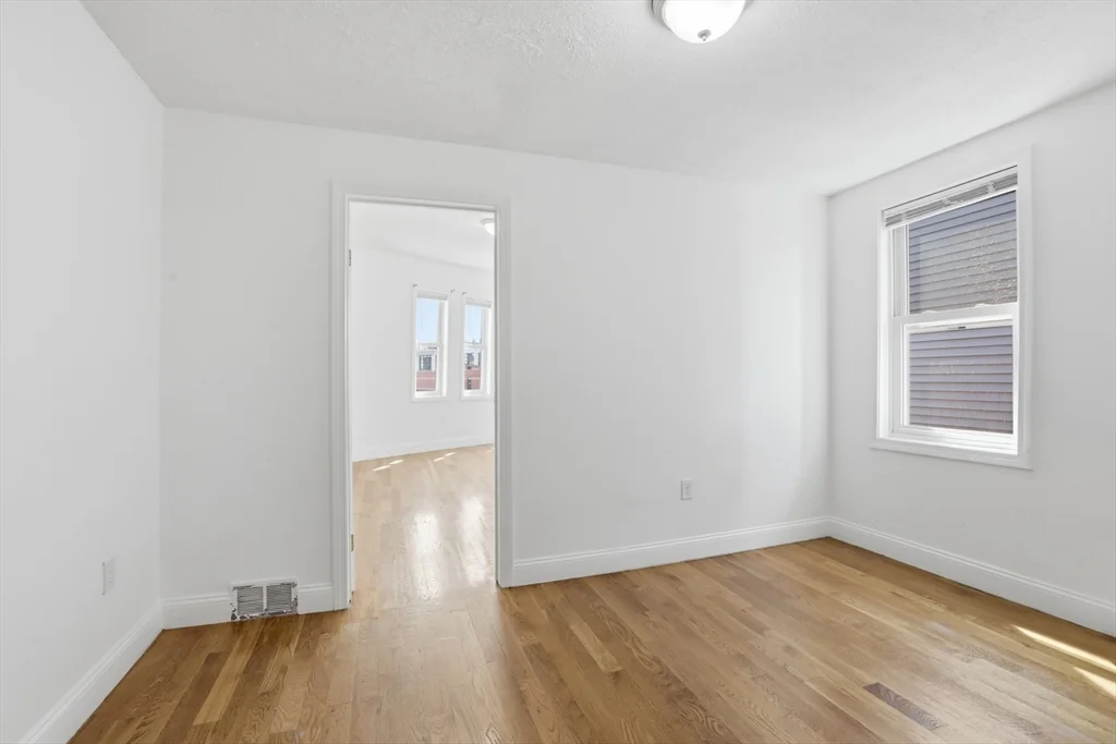 176 Ferry St, Everett