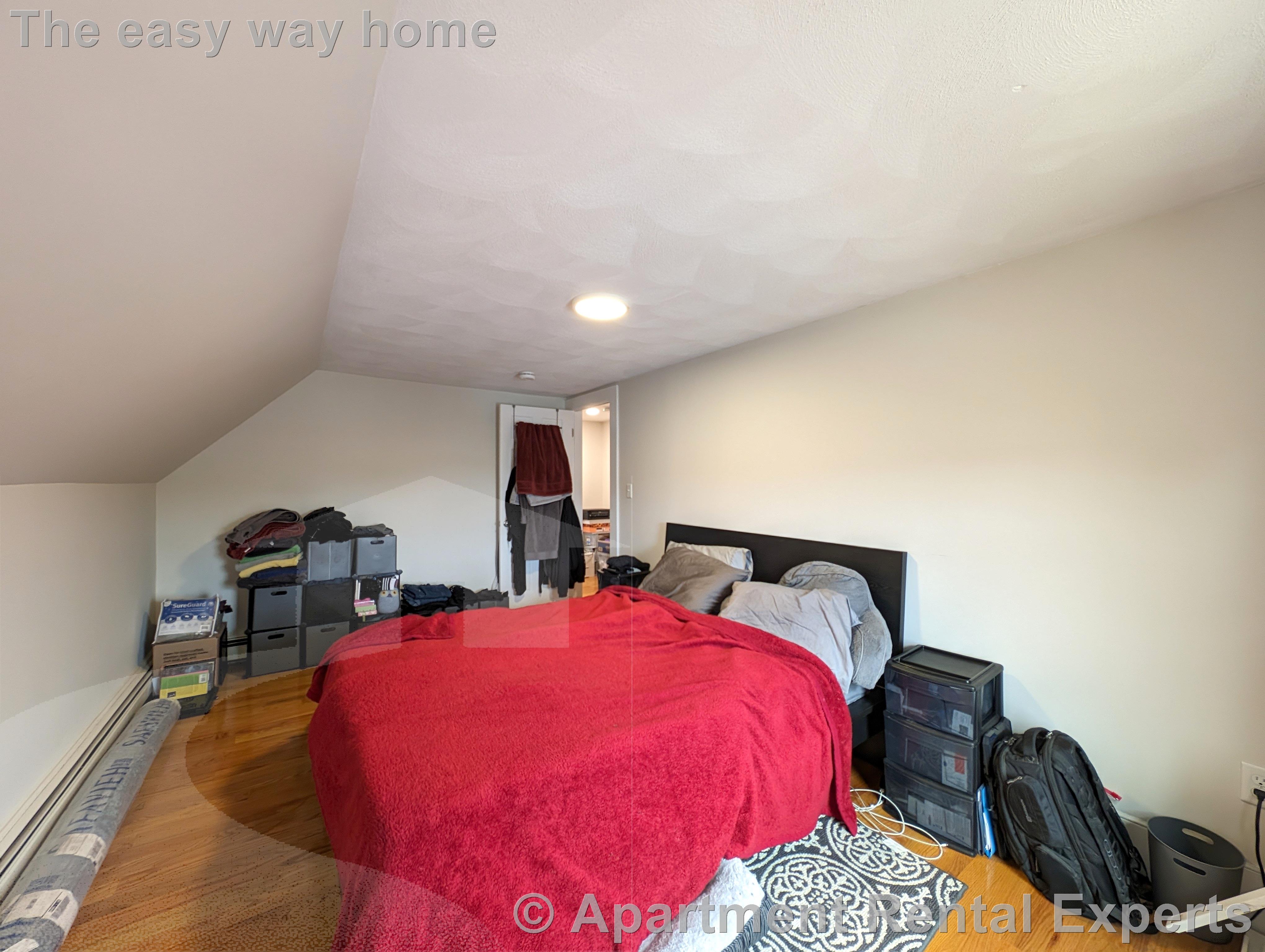 489 Main St, Magoun Square