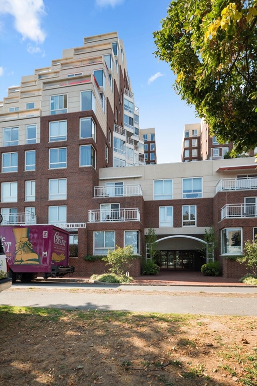 75-83 Cambridge Pkwa, East Cambridge