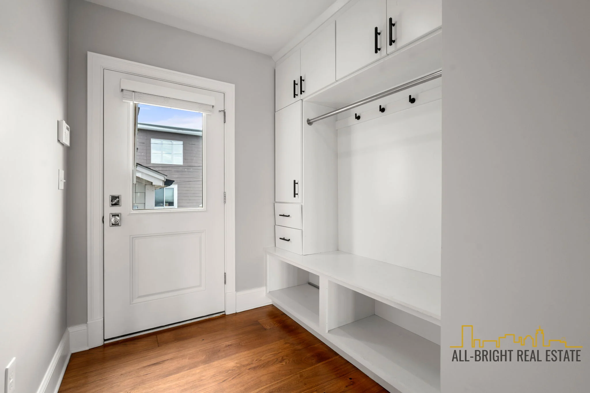 176 Winthrop Shore Dr, Winthrop