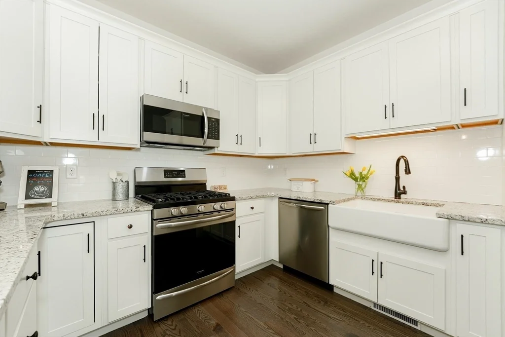 18 Cleary Cir, Norfolk