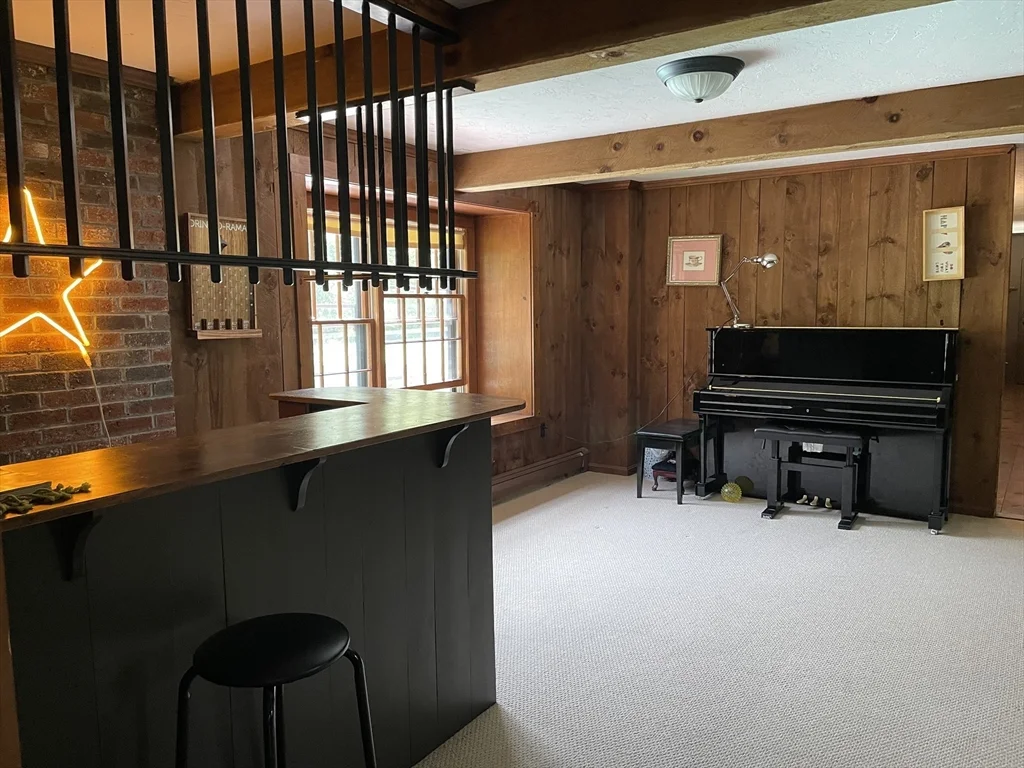 4 Chestnut St, Hopkinton