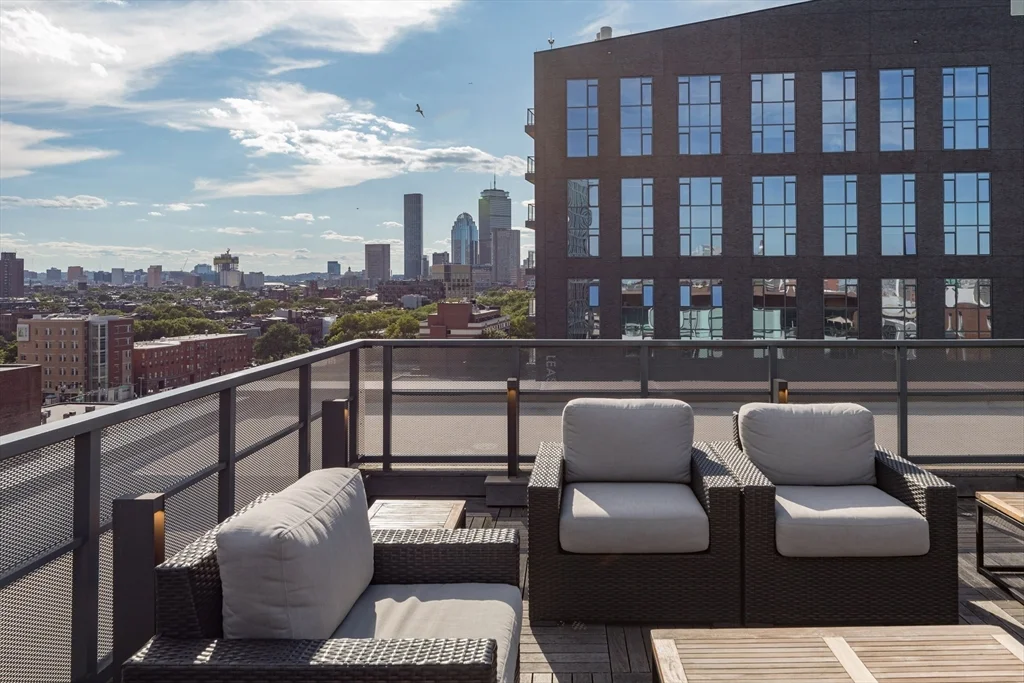 32 Traveler St, South End