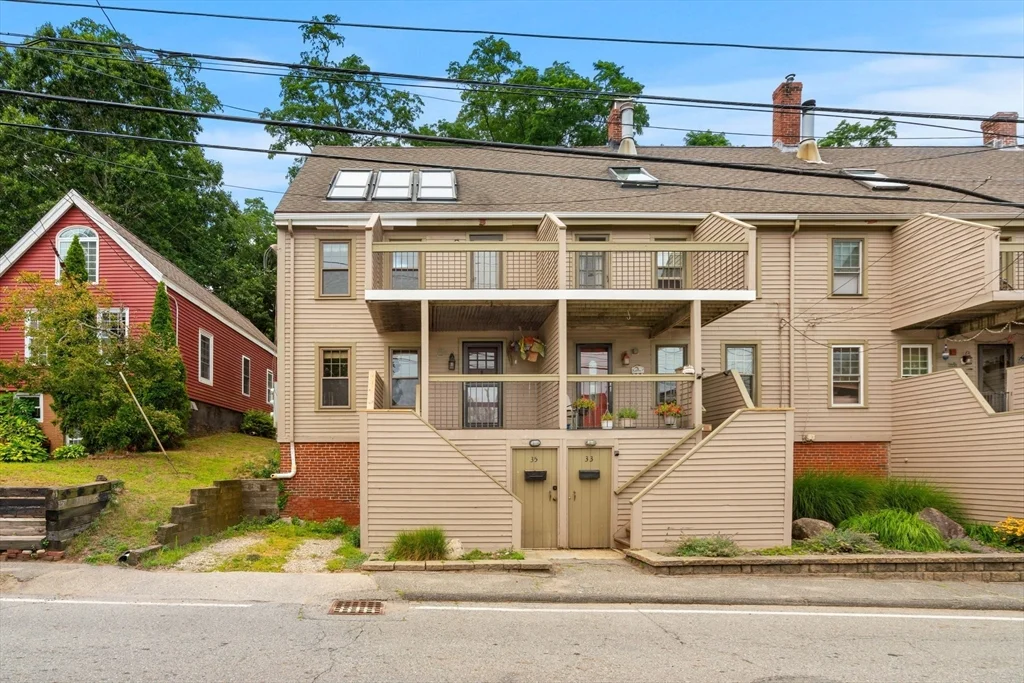 35 Merrimac, Amesbury