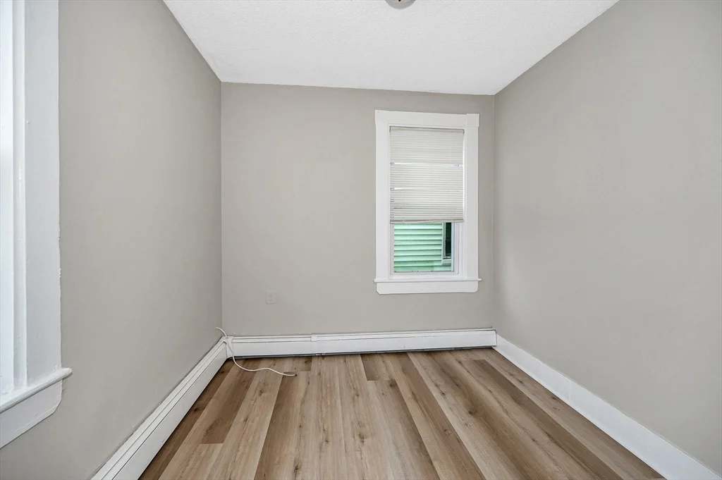 50 1/2 Common St, North Lawrence