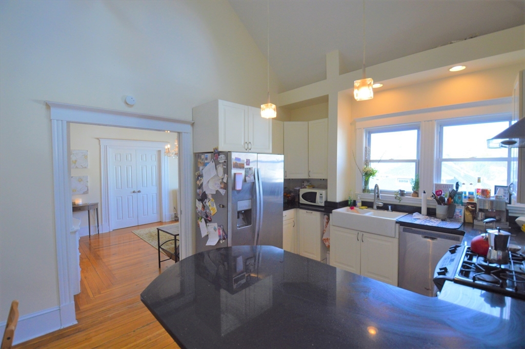 14 Breck Ave, Oak Square