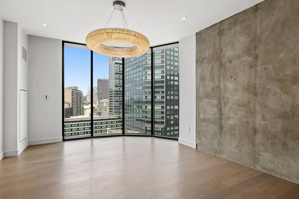 55 Lagrange, Downtown