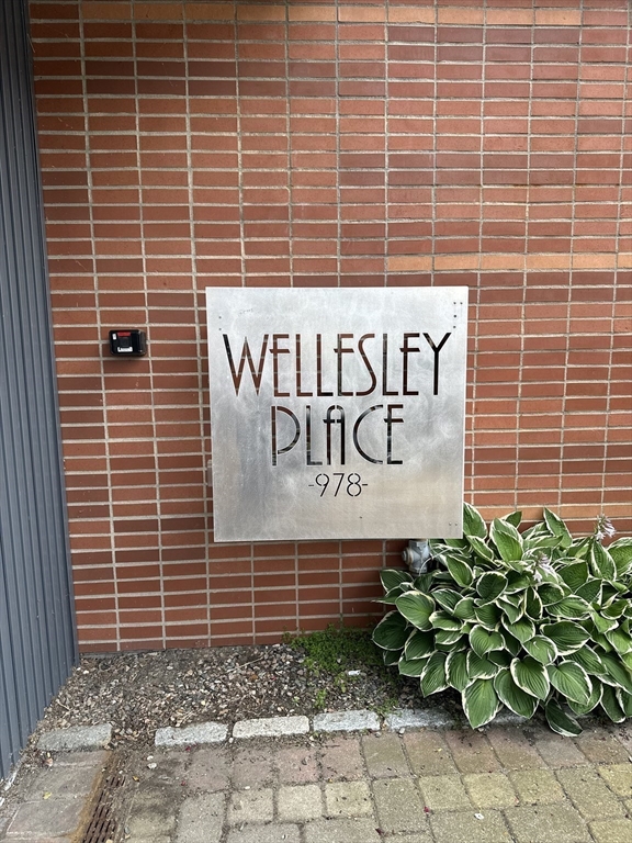 978 Worcester St, Wellesley