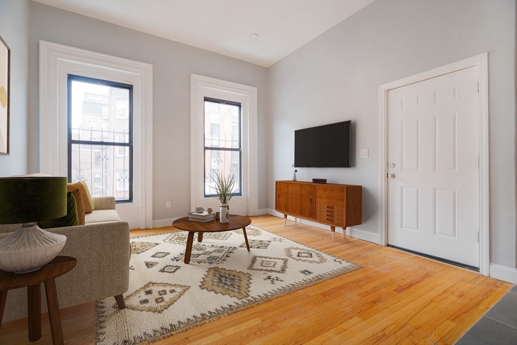 11 East Springfield, South End