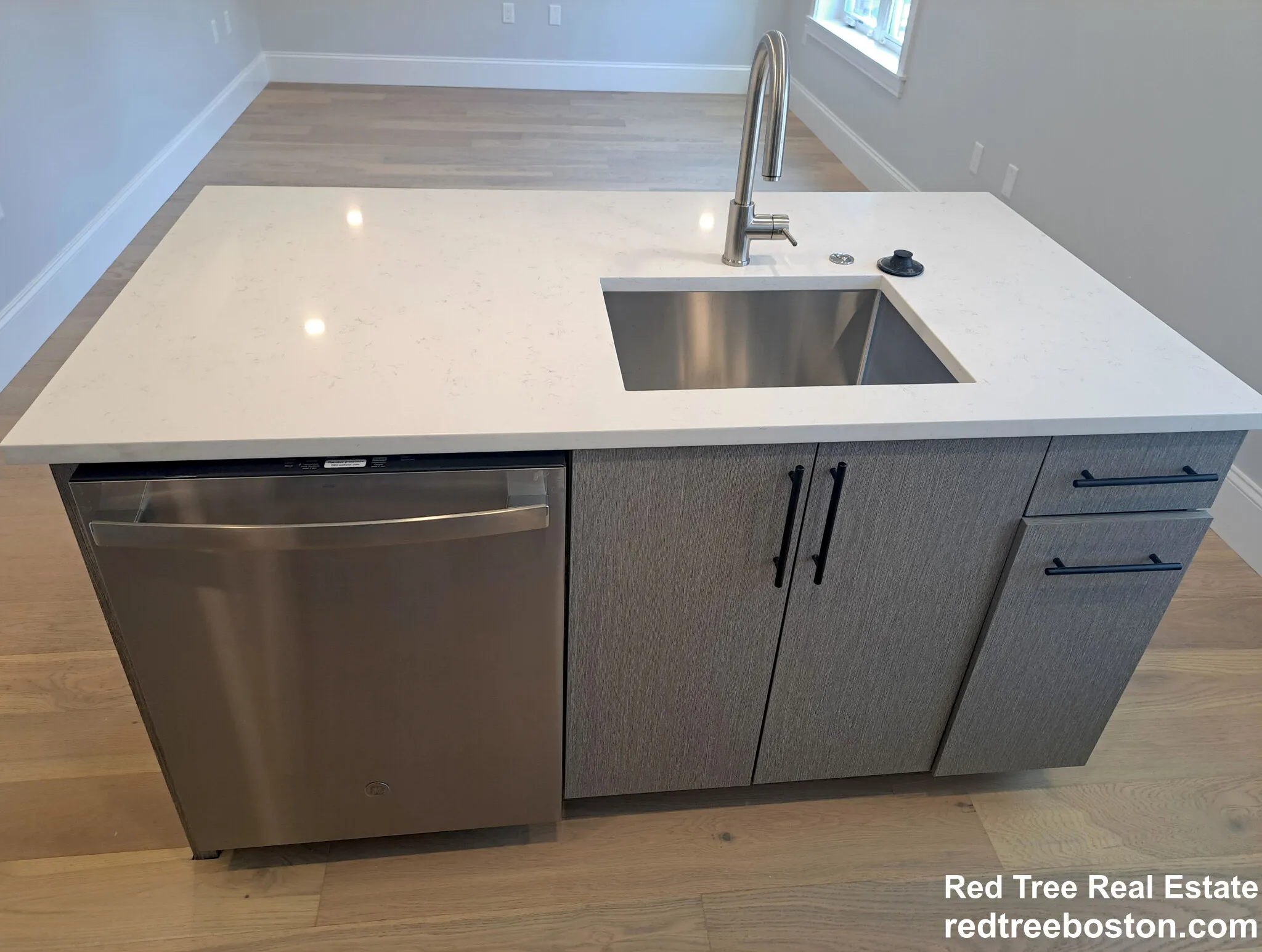 425 Market St, Oak Square