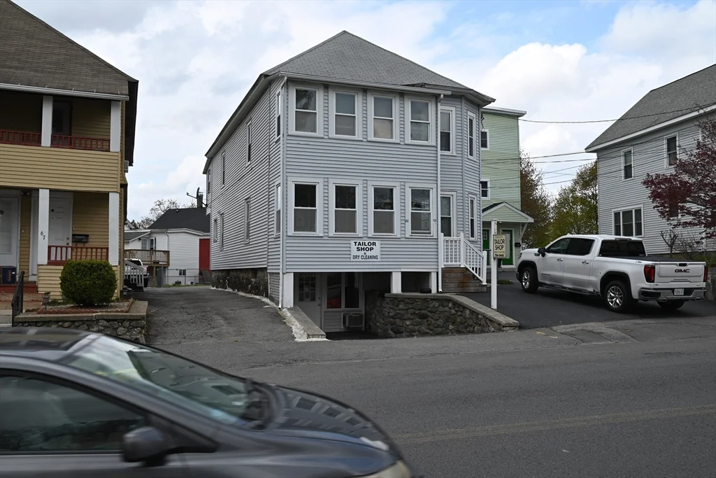 65 Lowell St, Methuen