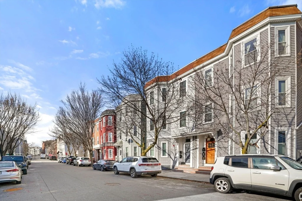 596 E 2nd St, South Boston