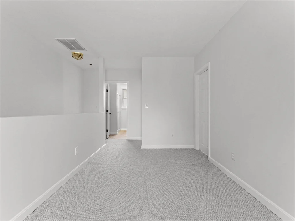 28 Crestview Dr, Westborough