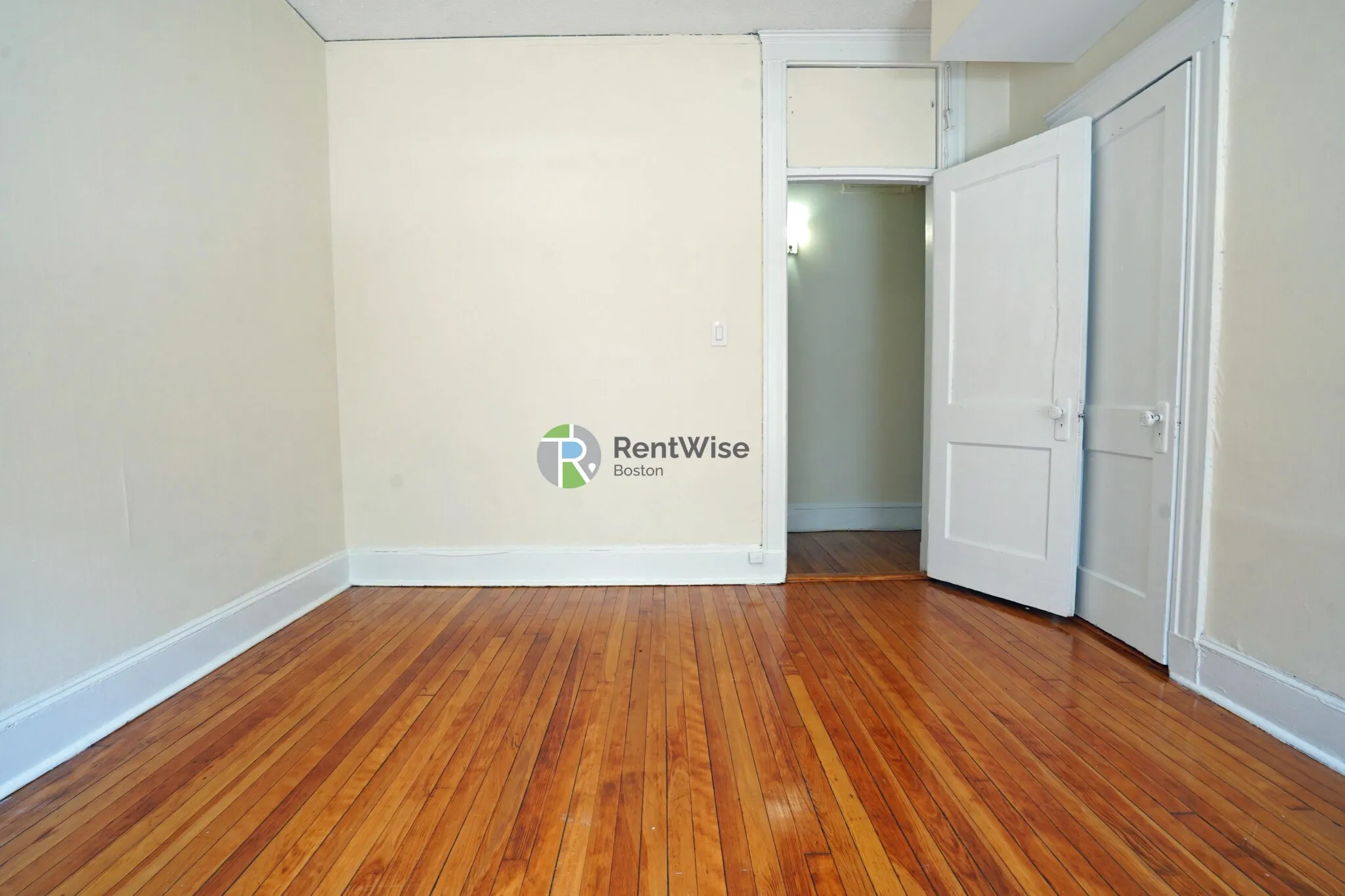 24 Hamilton Rd, North Brookline