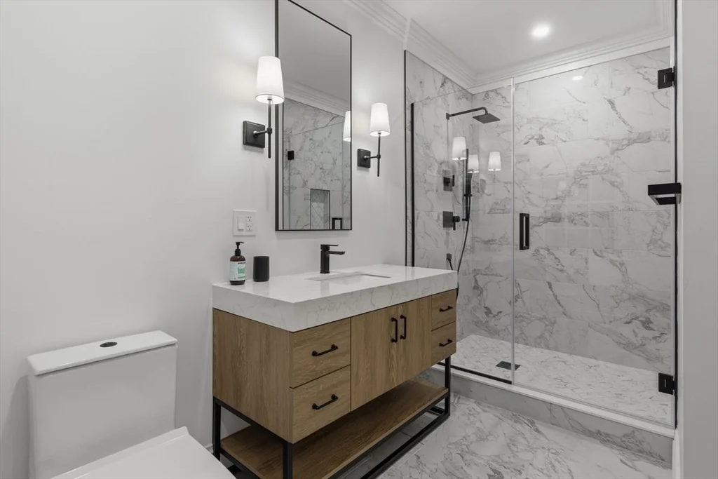 959 Chestnut St, Newton