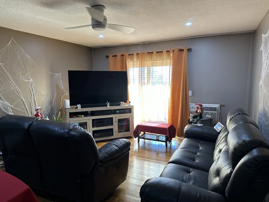 114 Nahant St, Diamond District