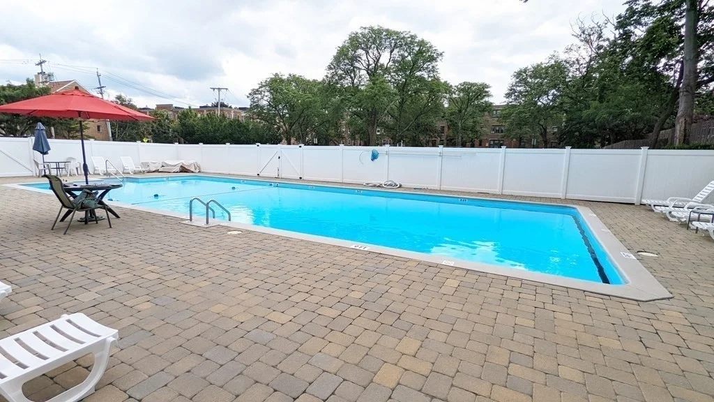 50 Green St, North Brookline