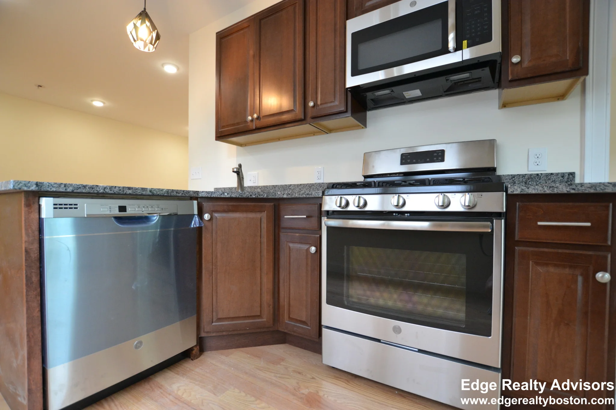 549 Washington St, Brighton