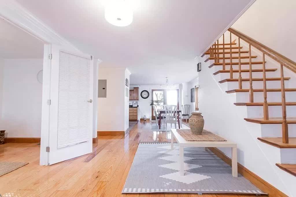35 Fort Ave, Roxbury