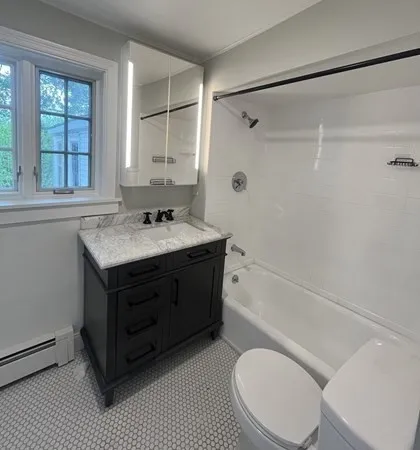 100 Main St, Hopkinton