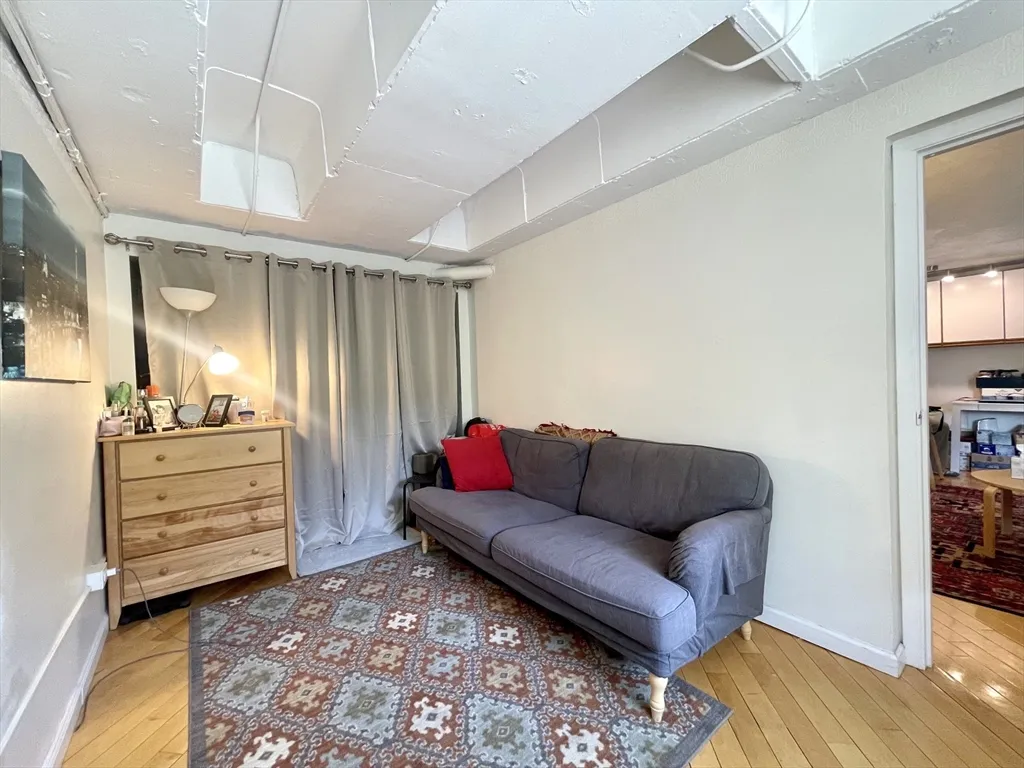 1643 Cambridge St, Mid-Cambridge