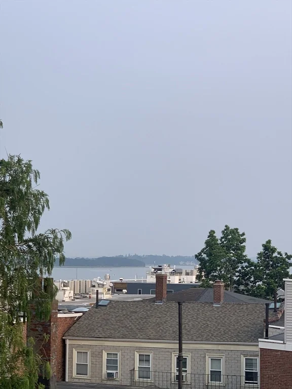 873 E 4th St, South Boston