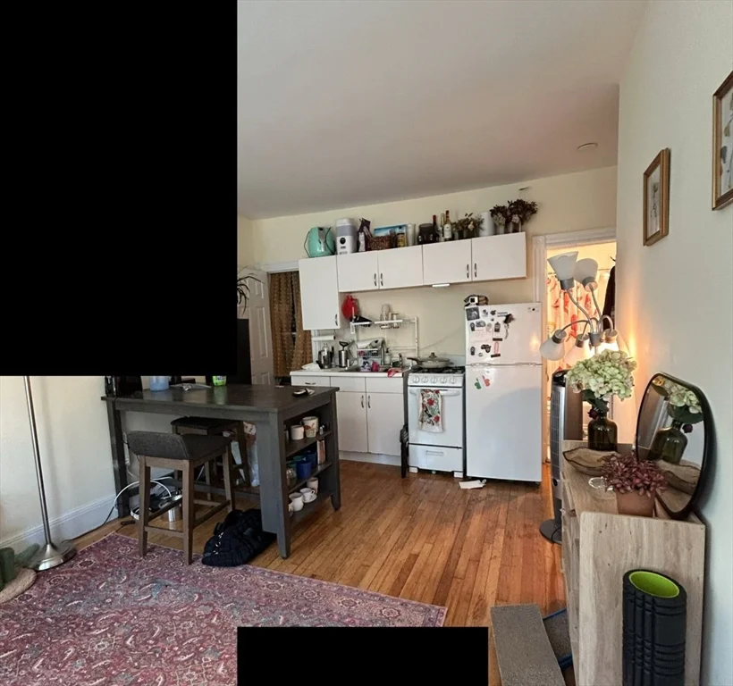 225 Newbury St, Back Bay