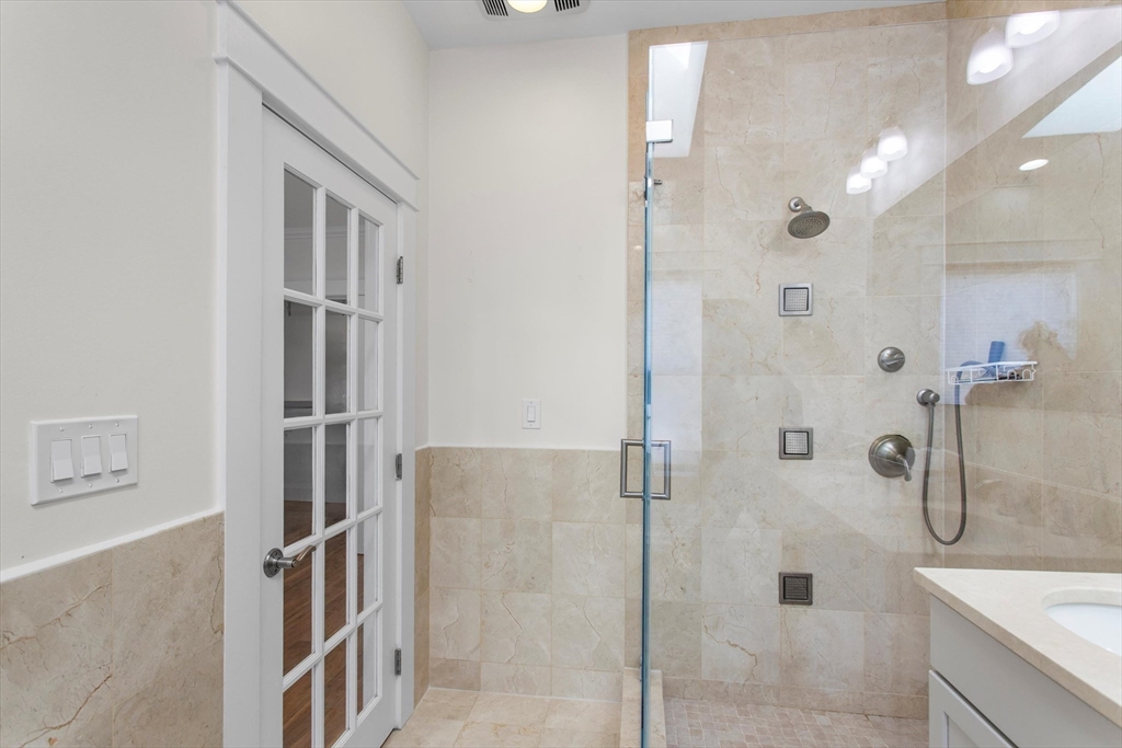 274 Bunker Hill St, Charlestown