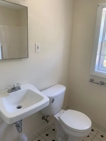 16 Abington Ave, Holbrook