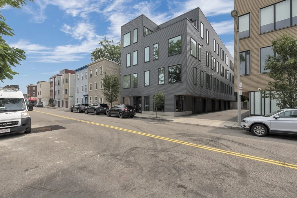 537 E 1st St, South Boston