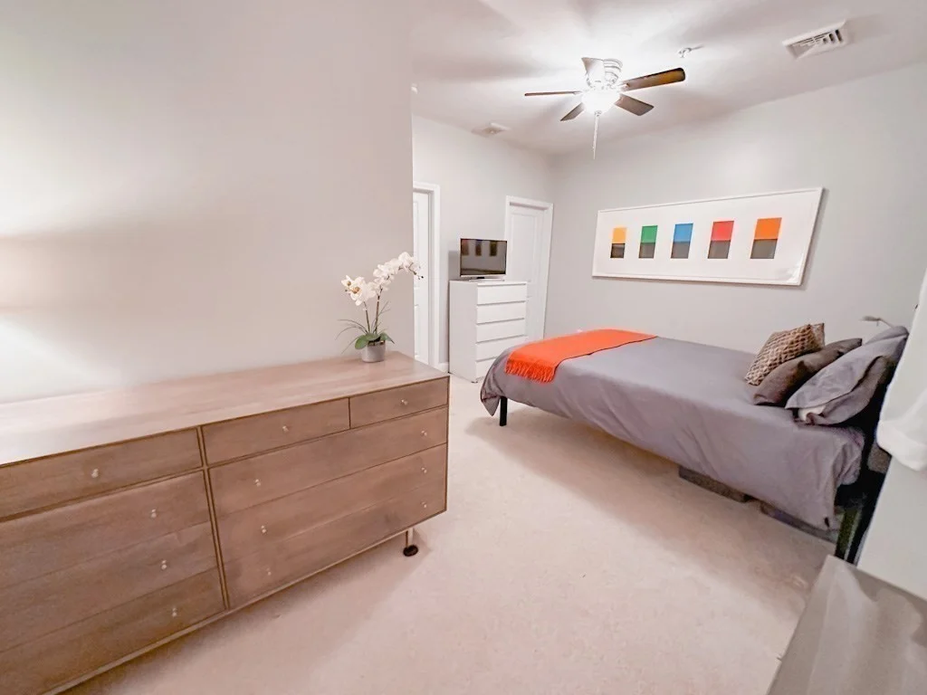 2 N Main St, Mansfield