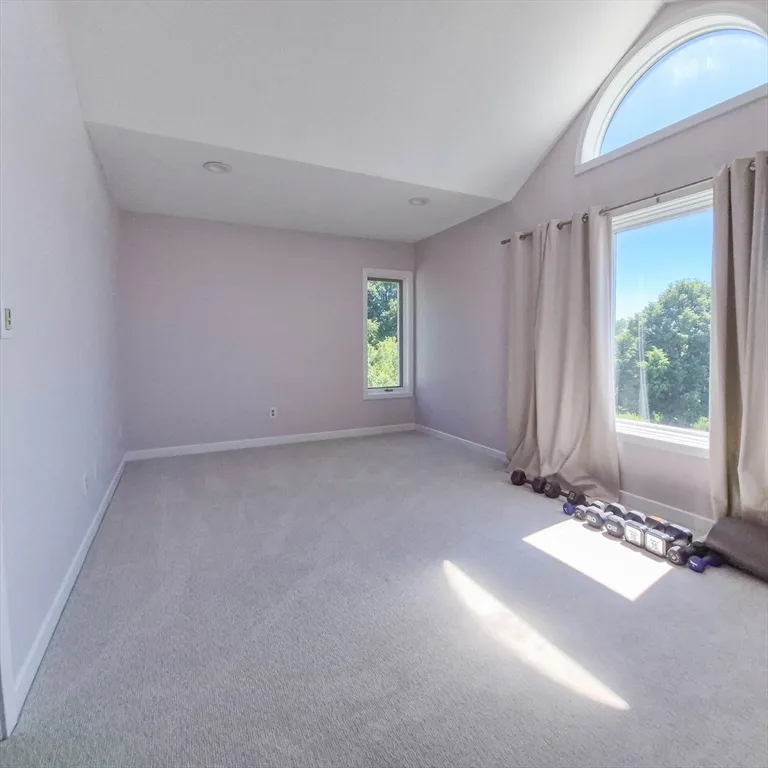 65 Bayberry Ln, Dartmouth