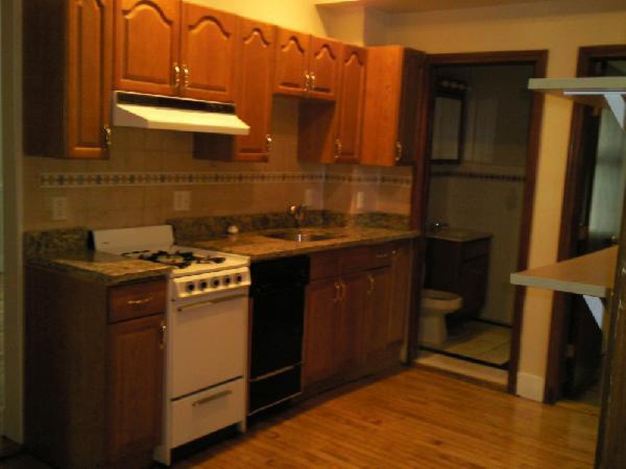 4 bed, 2 bath apartment for rent at 59 Linden St Unit 2, Allston — photo 2 of 3