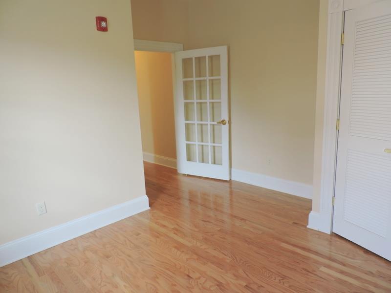 888 Massachusetts Ave, Riverside