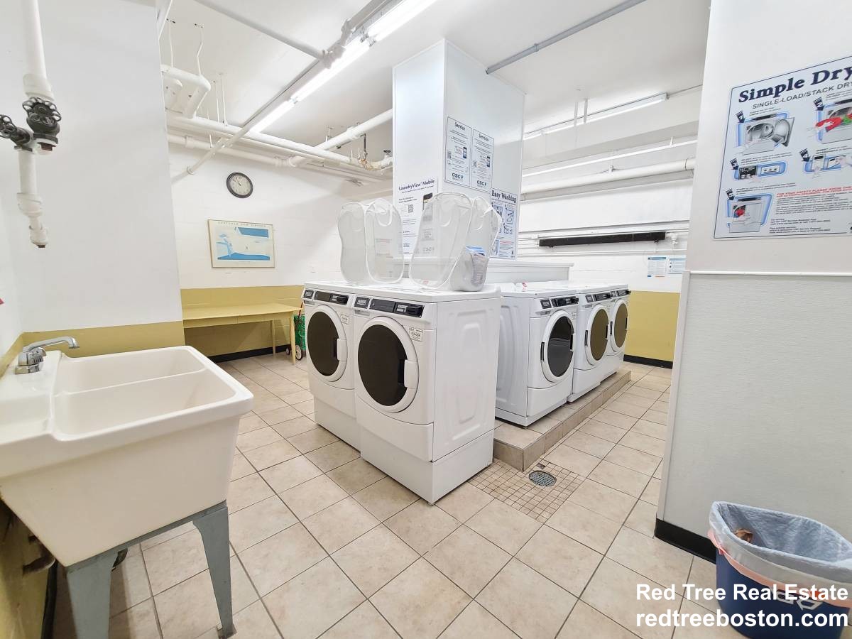 101 Monmouth St, Longwood