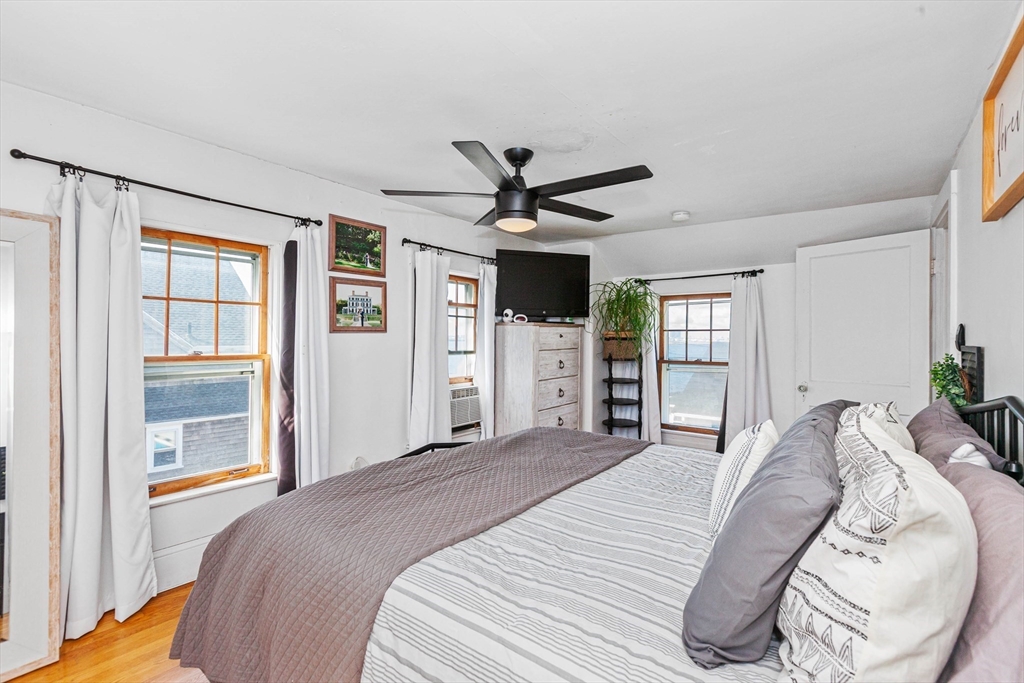 1079 Shirley St, Point Shirley