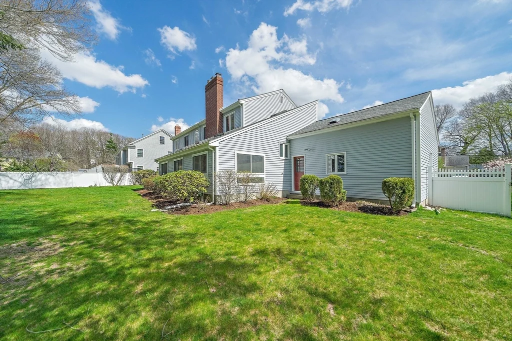 28 Mansfield Rd, Wellesley