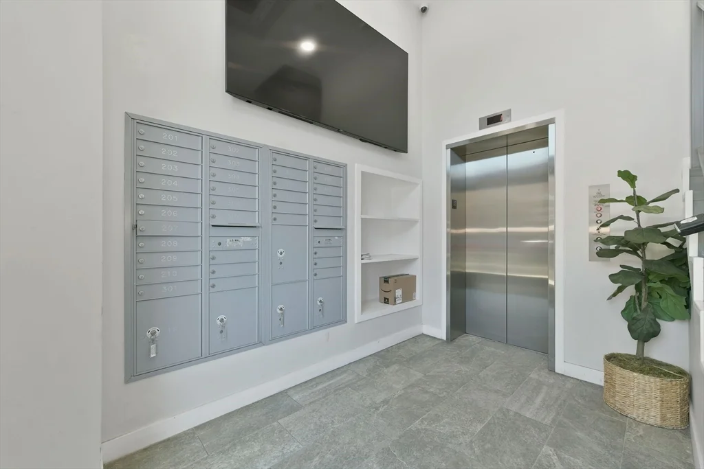 64 Market, Lynn