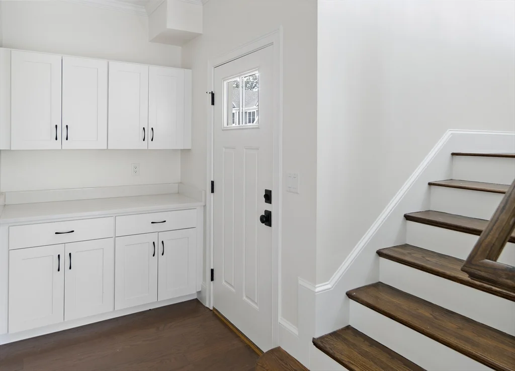 19 Lily Pond Ln, Lexington