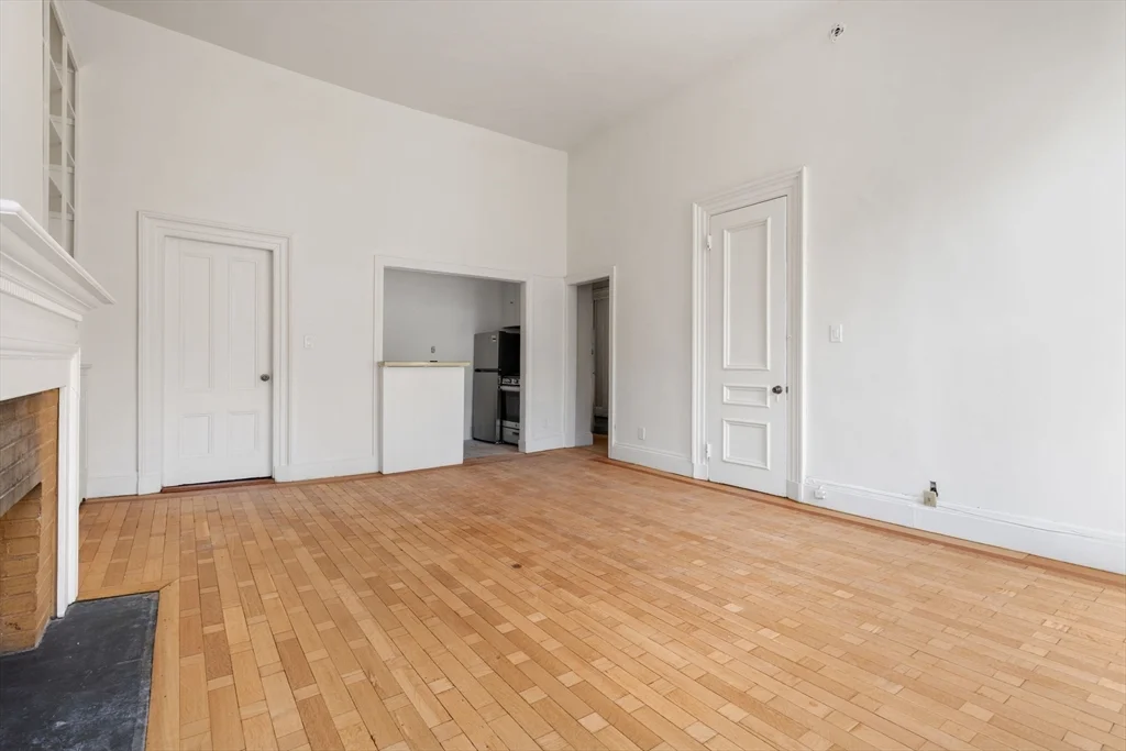 413 Beacon St, Back Bay