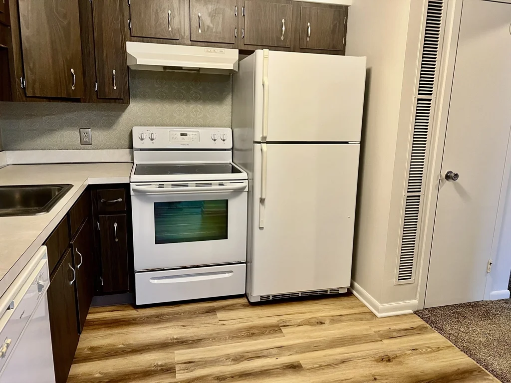 1004 Paradise Rd, Swampscott