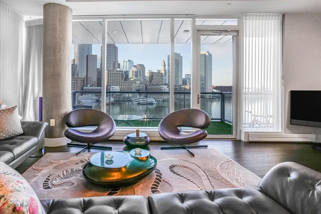 22 Liberty Dr, Seaport District