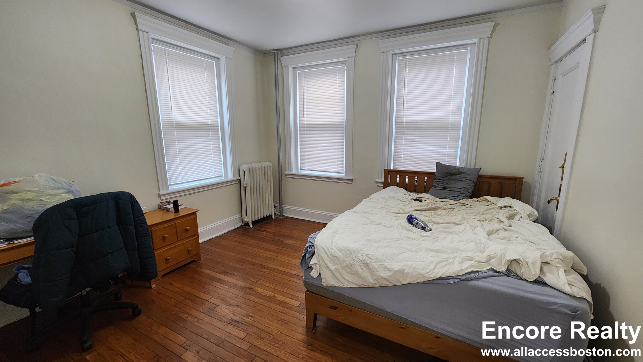 352 Riverway, Mission Hill