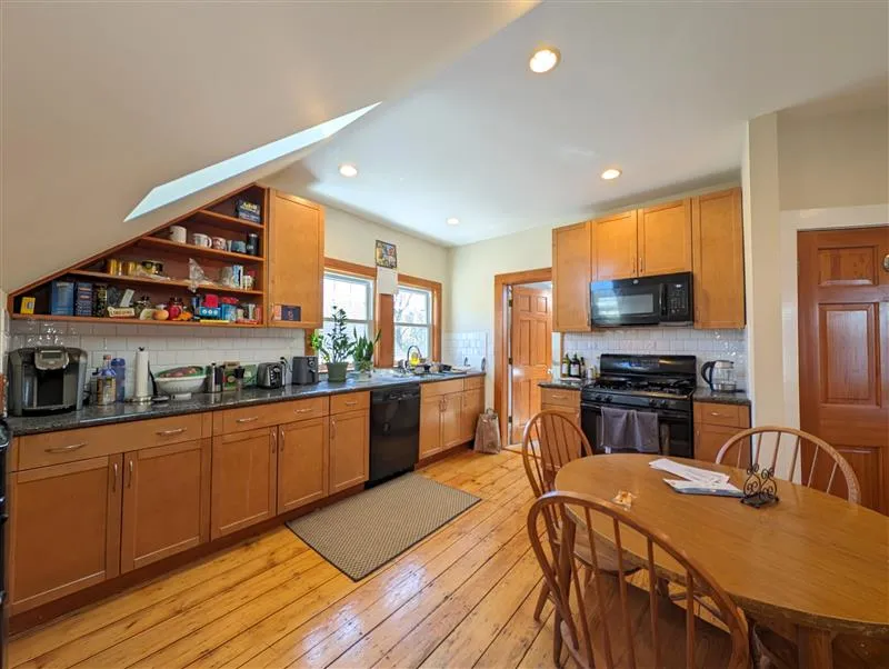 48 Orchard St, Medford