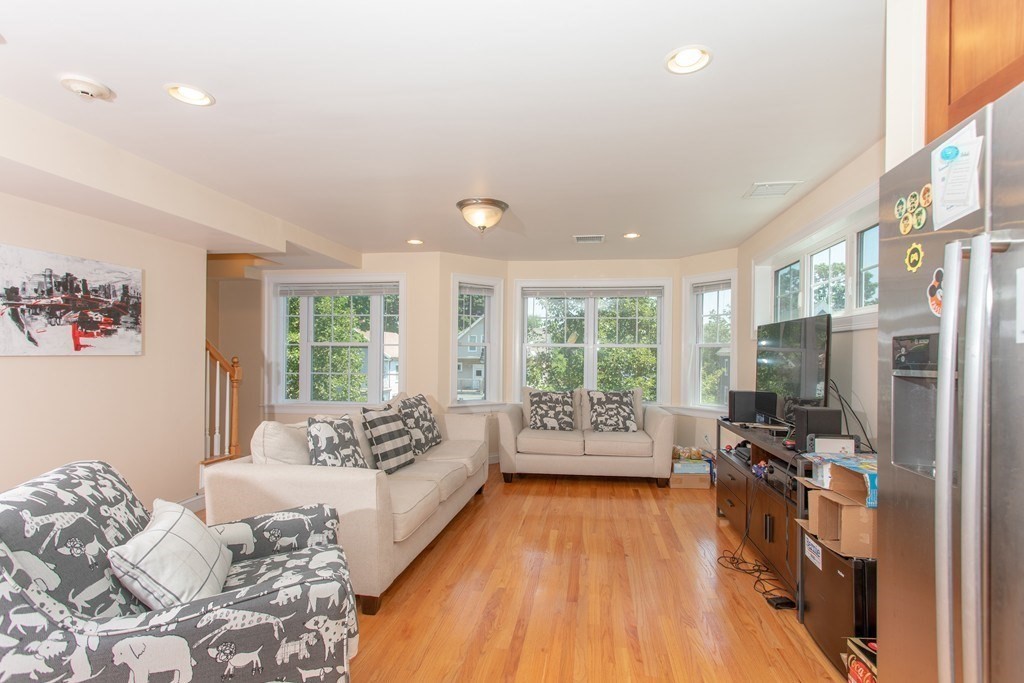 383 Hyde Park Ave, Jamaica Plain