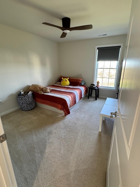 33 Poplar Ln, Hopkinton