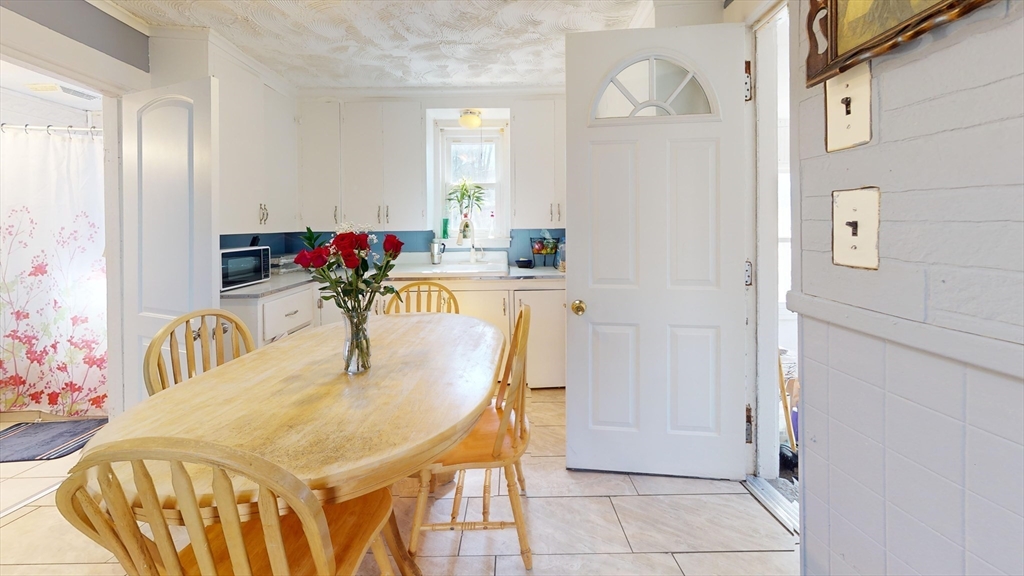 29 Dresser St, Southbridge