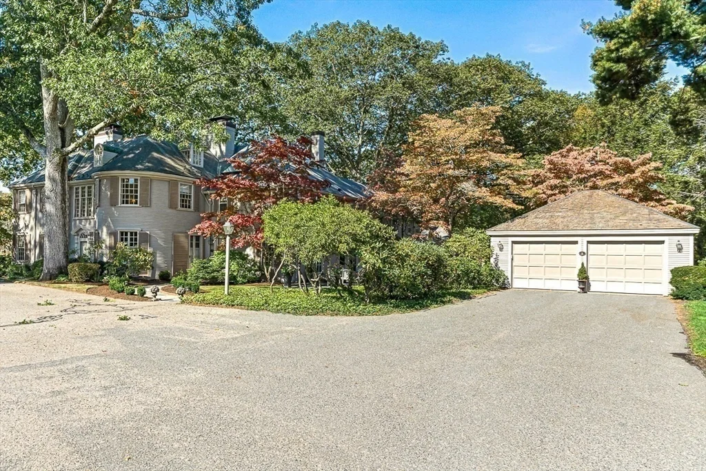 2 Phillips Pond Rd, Natick
