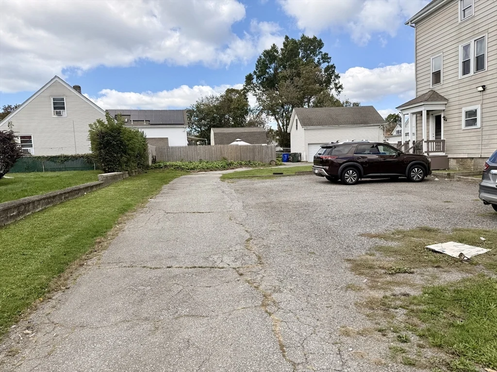 270 Stetson St, Fall River